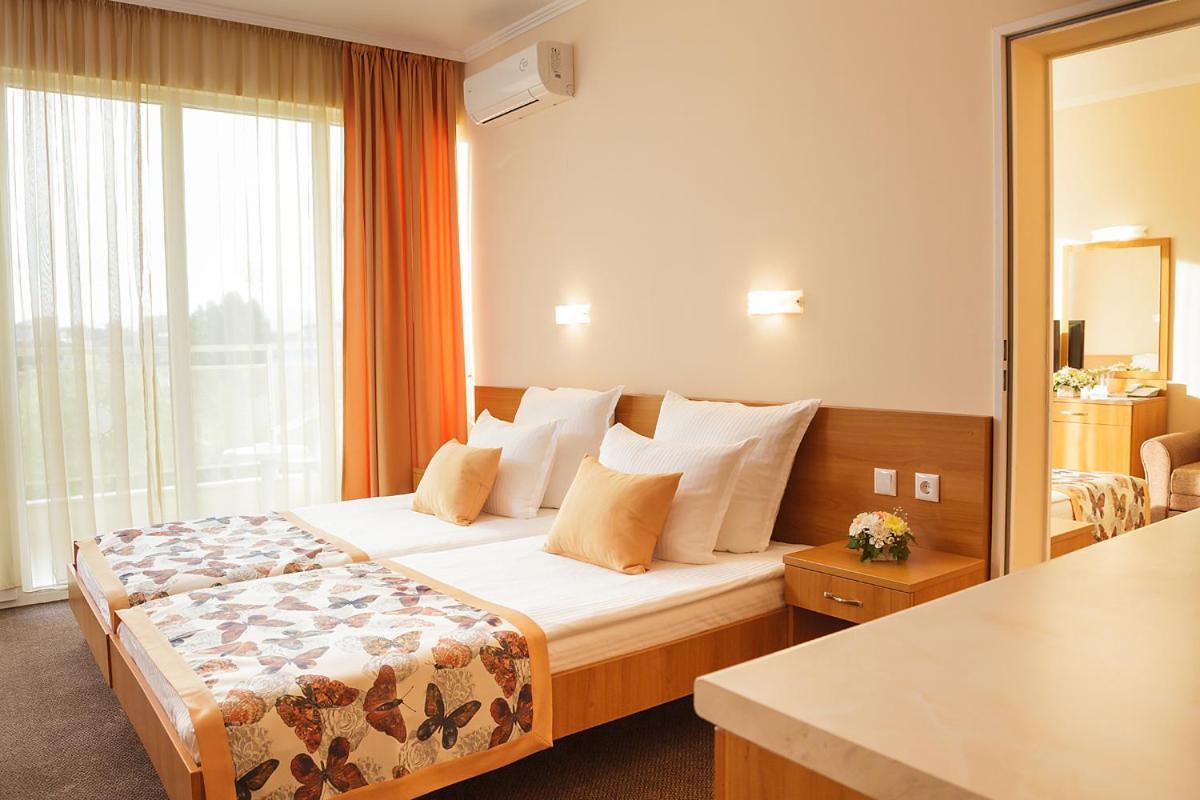 Family Apartment Two Bathrooms Two Balconies Pool View